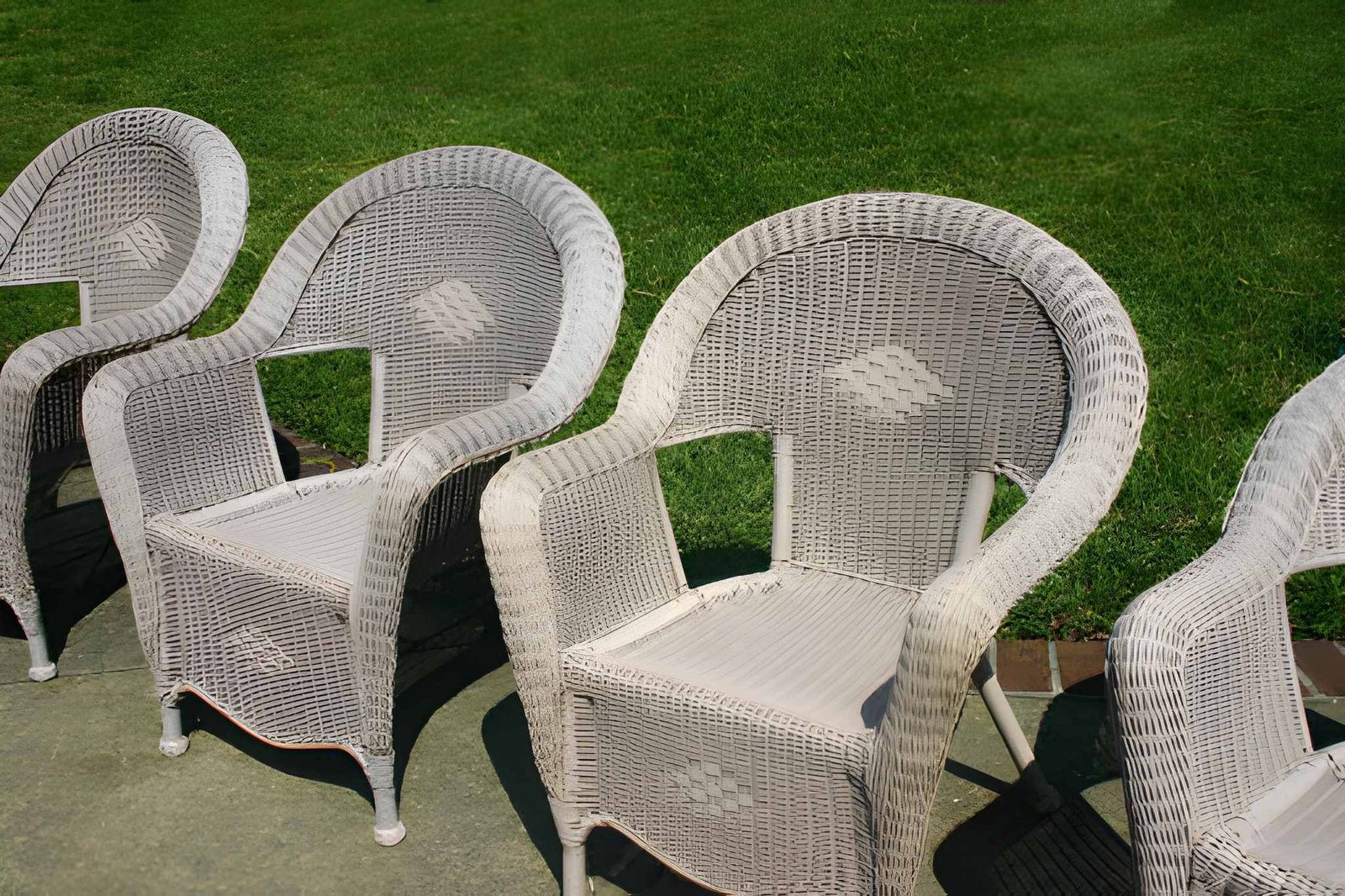 Wicker furniture restoration for damaged outdoor furniture